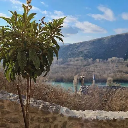 Bosnian National Monument Pocitelj - Muslibegovic Summer House Bed and Breakfast *